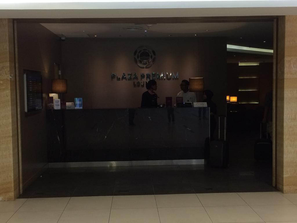 Отель Plaza Premium Lounge Байан-Лепас Экстерьер фото