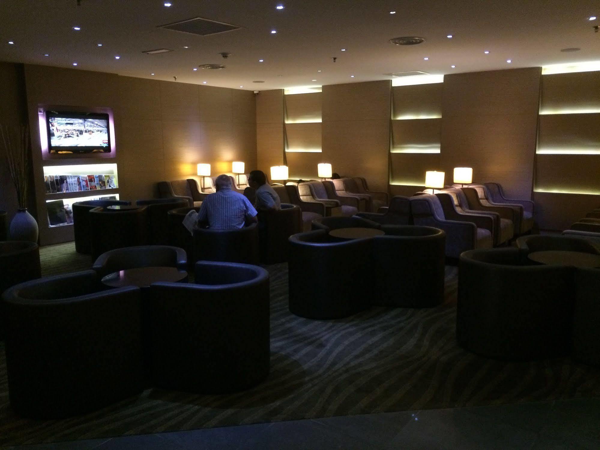 Отель Plaza Premium Lounge Байан-Лепас Экстерьер фото