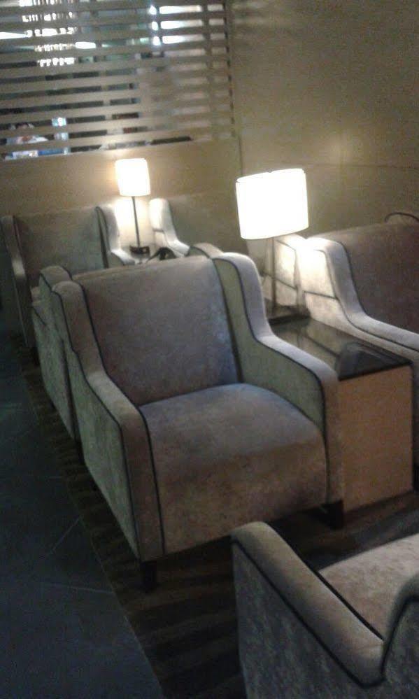 Отель Plaza Premium Lounge Байан-Лепас Экстерьер фото